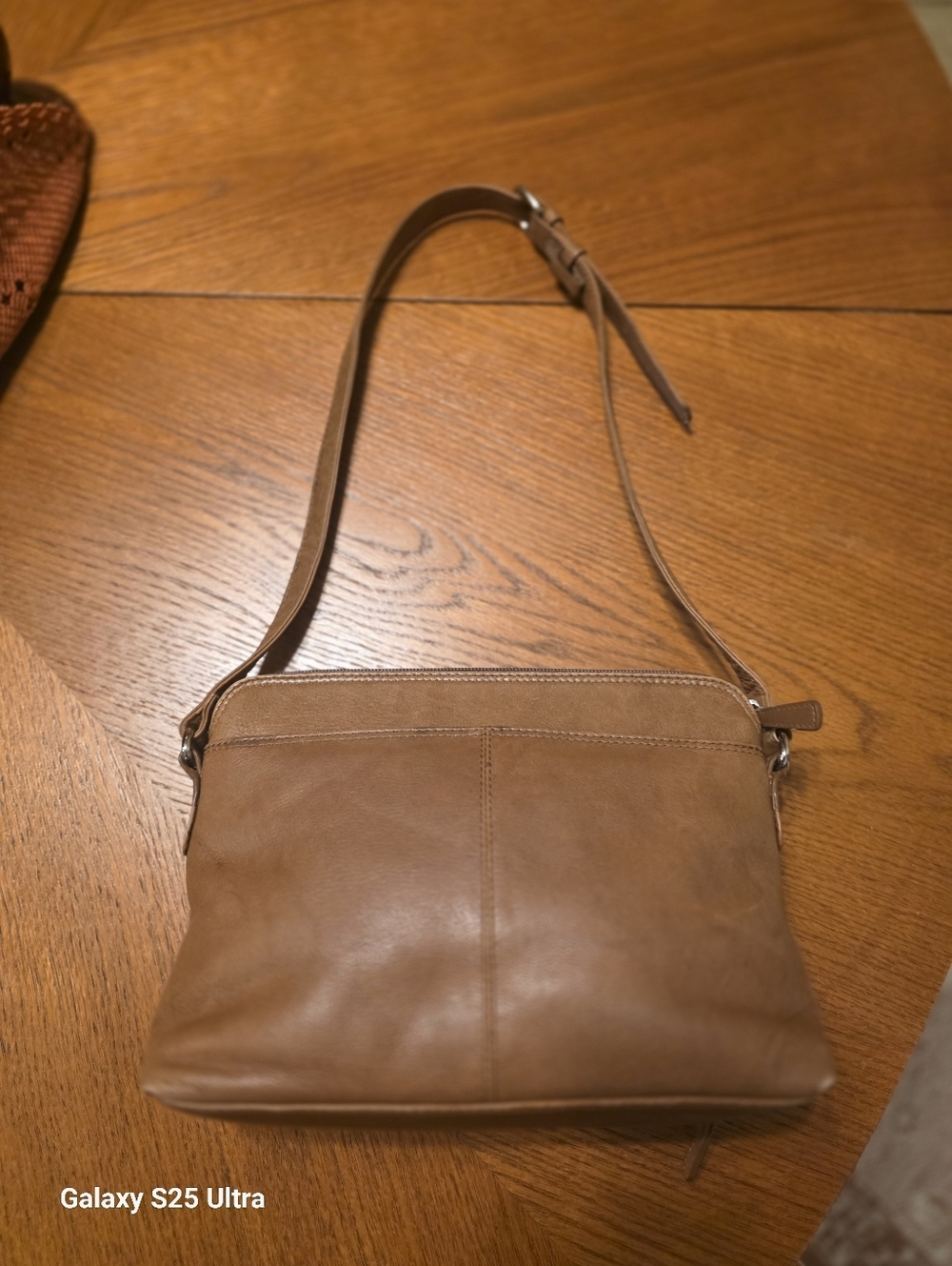 ili New York, East-West Leather Crossbody, Organizer Bag - Picture 12 of 16